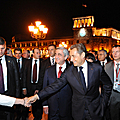 Президенты Армении и Франции во время вечерней прогулки на Площади Республики Еревана-06.10.2011