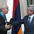 Президент Серж Саргсян награждает Мишеля Леграна орденом Почета Армении-15.09.2009