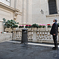 Президент Серж Саргсян в Ватикане посетил кафедральный собор Святого Петра и расположенную на внешней стене собора скульптуру Святого Григория Просветителя -12.12.2011 