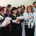 Առաջին տիկին Ռիտա Սարգսյանը Մայրության եւ գեղեցկության օրվա կապակցությամբ շրջայց է կատարել Երեւանի բոլոր ծննդատներում: Նա 200 նորածինների նվիրել է Մայր Աթոռ Սբ Էջմիածնում օրհնված խաչեր եւ "Մանուկների Աստվածաշունչ": Հանրապետության Առաջին տիկնոջն 