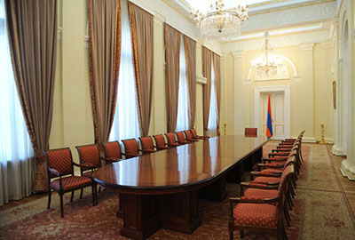 в этом зале проводятся встречи, совещания.

 
