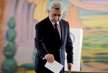 Президент на выборах в Совет старейшин Еревана проголосовал на столичном избирательном участке № 9/11