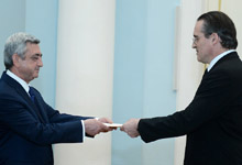 Президенту Сержу Саргсяну вручил верительные грамоты новоназначенный посол Новой Зеландии в Армении