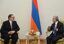 Президенту Сержу Саргсяну вручил верительные грамоты новоназначенный посол России в Армении