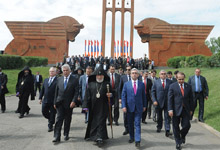Президент Серж Саргсян принял участие в праздничном мероприятии, посвященном Дню Республики