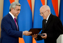 Հանրապետության տոնի առիթով Նախագահի նստավայրում տեղի է ունեցել պարգևատրման արարողություն 