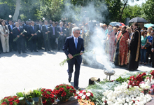 Серж Саргсян воздал дань уважения памяти государственного, политического деятеля Андраника Маргаряна