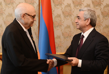 President Serzh Sargsyan received the Spanish writer Gonzalo Guarch 