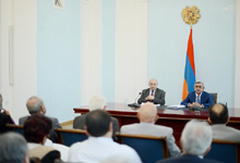 Նախագահ Սերժ Սարգսյանը հանդիպում է ունեցել Հանրային խորհրդի անդամների հետ