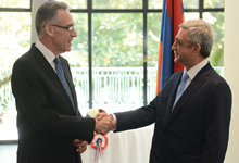 On the occasion of the National Holiday of France, President Serzh Sargsyan visited the Embassy of France in Yerevan