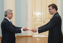 Президенту вручил верительные грамоты новоназначенный посол Швейцарии в Армении
