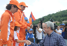 Նախագահը ներկա է գտնվել &laquo;Լավագույն մարզական ընտանիք-2013&raquo; մրցույթի եզրափակիչ փուլի մրցումներին