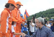 Президент присутствовал на соревнованиях финального тура конкурса &laquo;Лучшая спортивная семья &ndash; 2013&raquo;