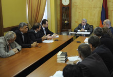 Президент провел встречу с руководящим составом Министерства образования и науки