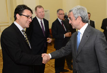 Նախագահ Սարգսյանն աշխատանքային ճաշ է ունեցել Եվրամիության անդամ երկրների դեսպանների հետ
