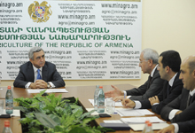 Նախագահ Սերժ Սարգսյանը Գյուղատնտեսության նախարարությունում հանդիպում է ունեցել ղեկավար անձնակազմի հետ