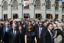 Президент Серж Саргсян простился с великим деятелем армянского театрального искусства Сосом Саркисяном