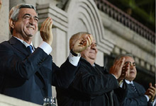 Президент Серж Саргсян посмотрел футбольный матч Армения-Болгария