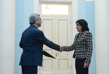 The newly appointed Ambassador of Morocco presented her credentials to the President of Armenia 