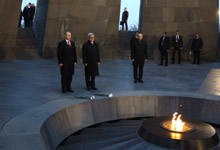 Президент Серж Саргсян и Президент РФ Владимир Путин посетили мемориальный комплекс Цицернакаберд
