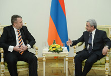 The newly appointed Ambassador of Romania presented his credentials to the President