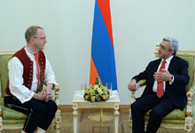Президенту вручил верительные грамоты новоназначенный посол Чехии в Армении
