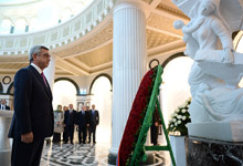 President Serzh Sargsyan Paid Tribute to Turkmenbashi&rsquo;s Memory 