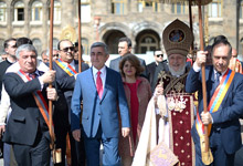 Президент Серж Саргсян присутствовал на Святой пастырской литургии, отслуженной в честь праздника Светлого Воскресения Христова 