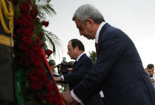 President Serzh Sargsyan and French President Francois Hollande laid wreath at memorial to Armenian Genocide victims