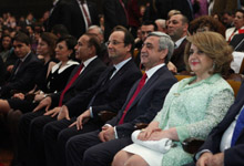 Президенты Серж Саргсян и Франсуа Олланд присутствовали на юбилейном концерте 90-летия  Шарля Азнавура