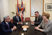Президент Серж Саргсян посетил посольство Соединенного Королевства в Армении