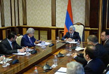 Serzh Sargsyan meets members of Specialized Commission for Constitutional Amendments adjunct to RA President 