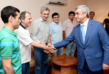 Սերժ Սարգսյանը հանդիպում է ունեցել շախմատի Հայաստանի տղամարդկանց և կանանց հավաքականների հետ