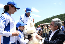 Նախագահը դիտել է &laquo;Լավագույն մարզական ընտանիք&raquo; մրցույթի 2014թ. եզրափակիչ փուլի մրցումները