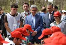 President Serzh Sargsyan meets with “Together - 2014” forum participants