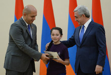 President welcomes Armenian schoolchildren boasting high academic record and successful performance in international Olympiads