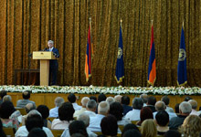 
Серж Саргсян принял участие в мероприятиях, посвященных 95-летию основания факультетов истории и армянской филологии ЕГУ