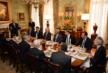 President meets leading U.S. international relations experts