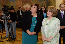 Первая леди Армении Рита Саргсян и Первая леди Польши Анна Коморовская присутствовали на открытии выставки работ художника Теодора Аксентовича 