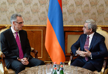 Президент принял посла Франции в Армении Анри Рено