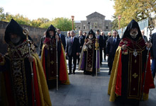 Նախագահն այցելել է Մայր Աթոռ Սուրբ Էջմիածին