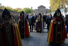 Президент посетил Первопрестольный Святой Эчмиадзин