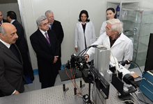 Президент Серж Саргсян посетил институт синхротронных исследований «КЕНДЛ»