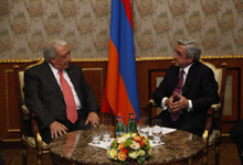 Serzh Sargsyan receives 2014 RA President’s GIT prizewinner Mario Mazzola