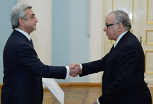Newly-appointed Algerian ambassador to Armenia hands over his credentials to President