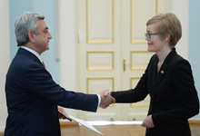 Newly-appointed Swedish Ambassador to Armenia Martina Quick presents her credentials to President