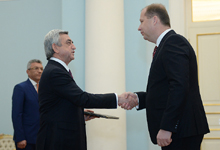 Newly-appointed Slovak ambassador to Armenia presents his credentials to President