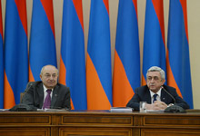 Президент встретился с членами Общественного совета