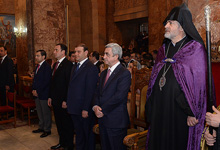 
Президент Серж Саргсян присутствовал на Святой литургии Пасхального Сочельника