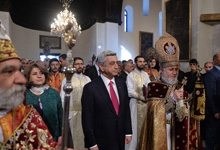President Serzh Sargsyan attends Easter Patriarchal Divine Liturgy